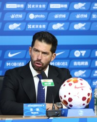 MK体育-三镇主帅莫拉：上半场防守端出现很多失误，球队为此付出了代价